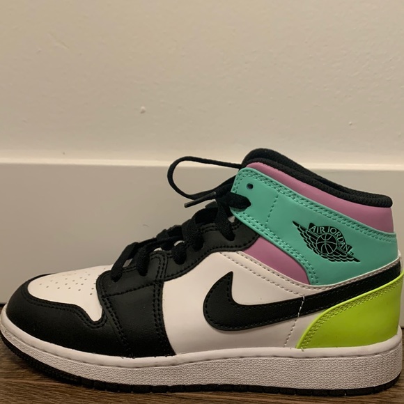 Jordan Other - Air Jordan 1 mids ‘pastel’ black toe